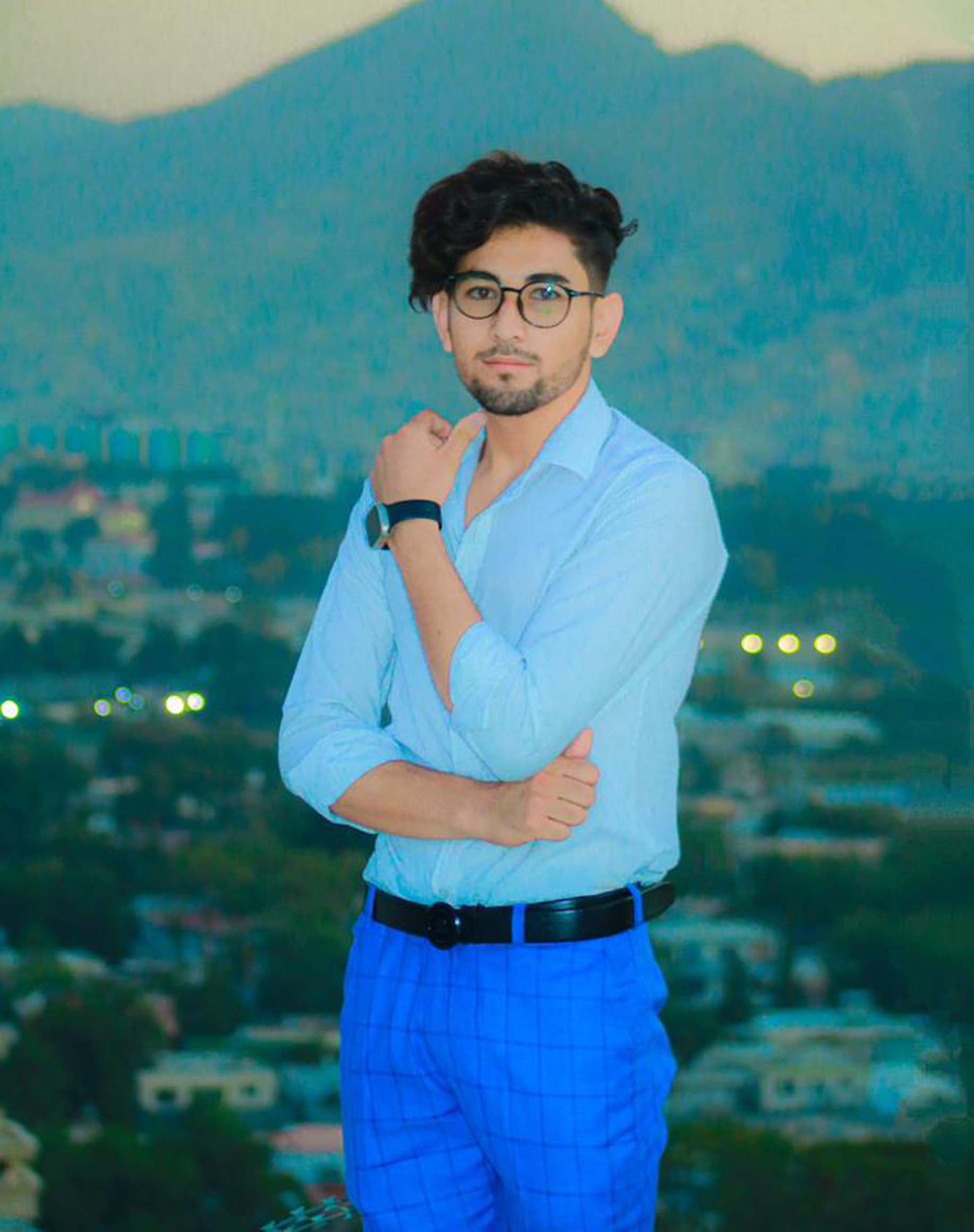 Fullpose of Ali Reza Akbari